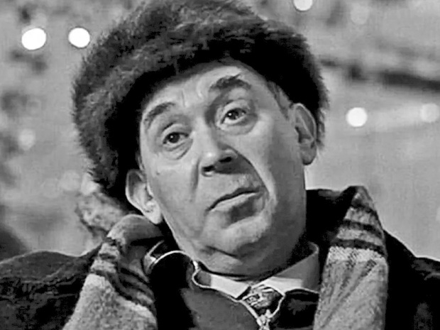 «Комик с грустным взглядом и невероятным обаянием»