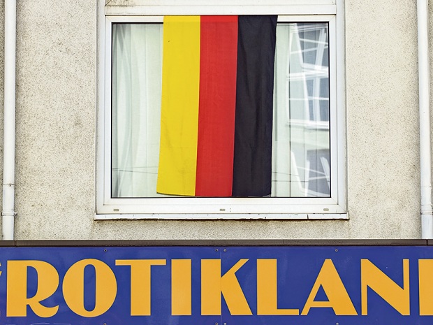 Флаги сорвать, жилье отобрать!