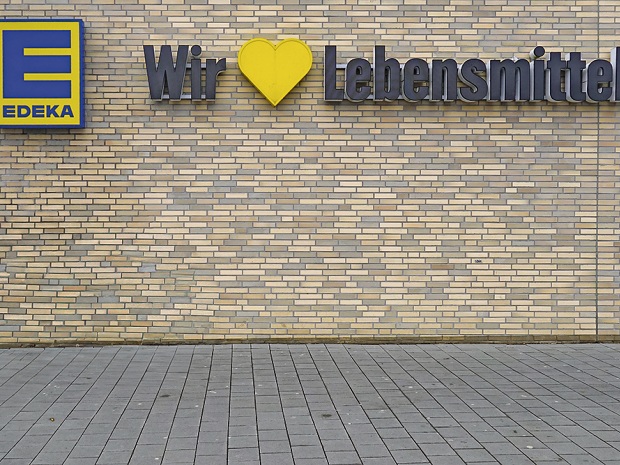 Ну, кто еще хочет попробовать комиссарских продуктов?