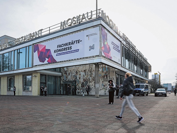 «Может быть, мы тебя починим. Тогда ты будешь здоров»