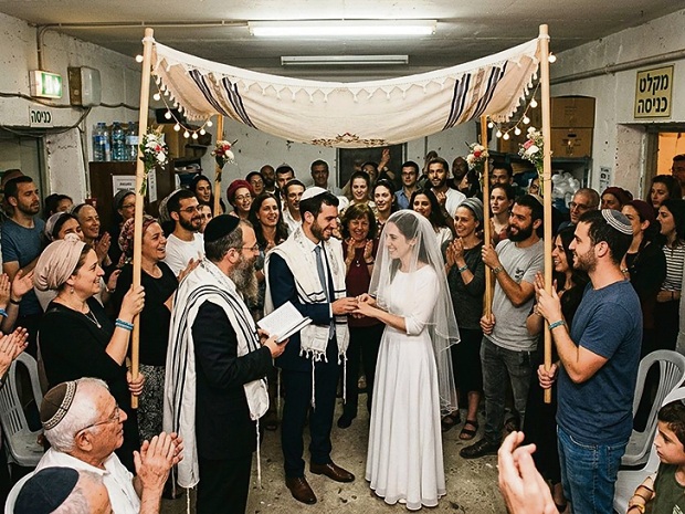 О, свадьбы в дни военные…